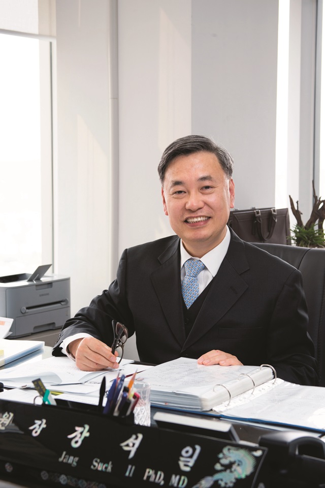장석일