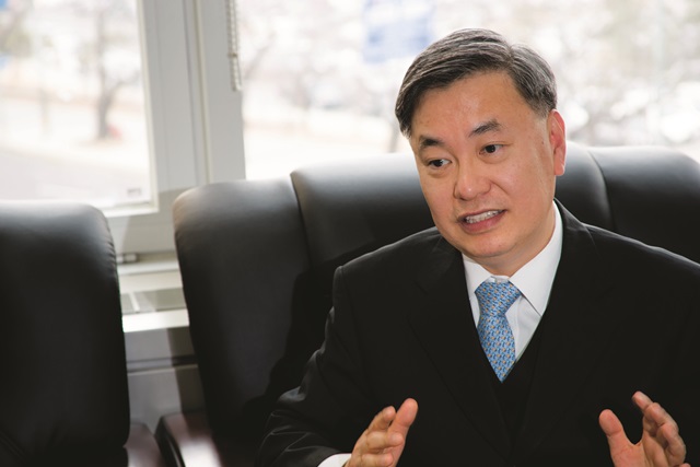 장석일