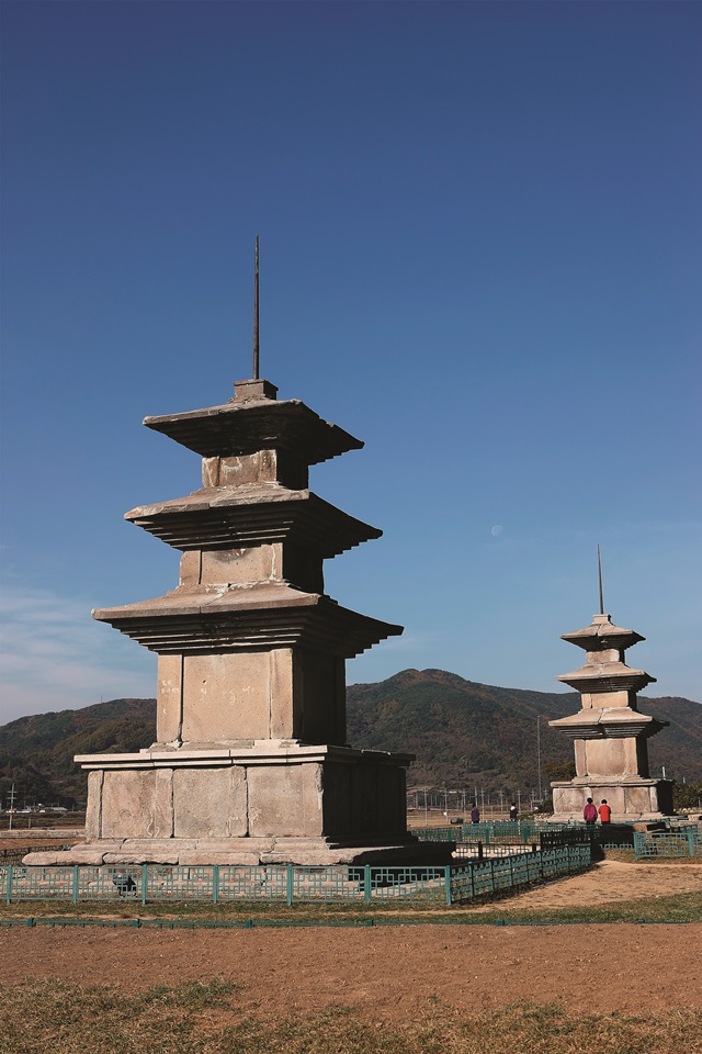삼층석탑