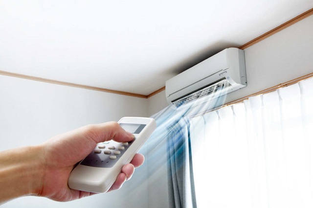 전문가들에 따르면 성인 여성이 쾌적함을 느끼는 온도는 24~25℃, 남성은 22~23℃다. 이 때문에 여성은 추위에 약하고, 남성은 더위를 잘 견디지 못한다.ⓒshutterstock