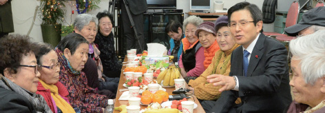 노인정을 찾은 황교안 대통령 권한대행