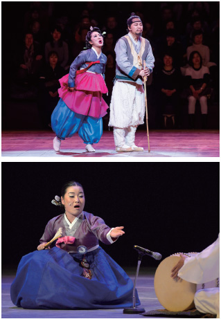 마당놀이 ‘심청이 온다’에서 국립창극단 배우들이 심봉사와 뺑덕어멈을 연기하는 모습 마당놀이 ‘심청이 온다’에서 국립창극단 배우들이 심봉사와 뺑덕어멈을 연기하는 모습