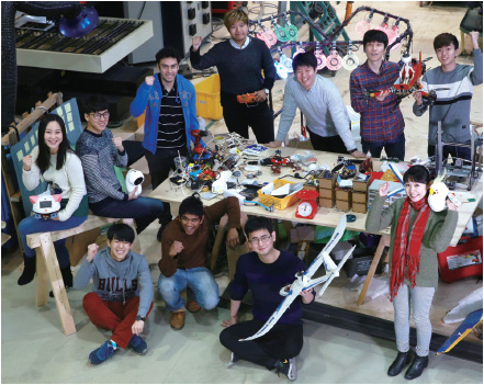 로봇인공지능 만들기 통합 창의 디자인 프로젝트를 수강하는 서울대 학생들