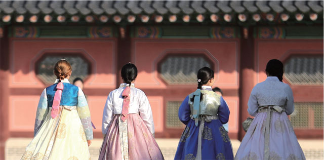 고궁 관광객들