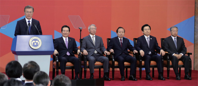 국민께 드리는 말씀 발표 중
