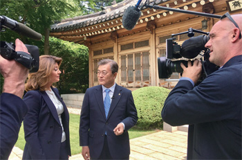 6월 20일 청와대에서 가진 미국 CBS와의 인터뷰