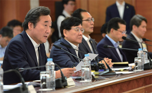 국정현안점검조정회의를 주재하고 있는 이낙연 국무총리