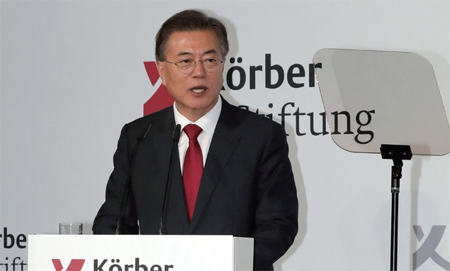 베를린 시청 베어홀에서 열린 쾨르버 재단 초청연설 중인 문재인 대통령