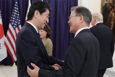 아베총리_문 대통령