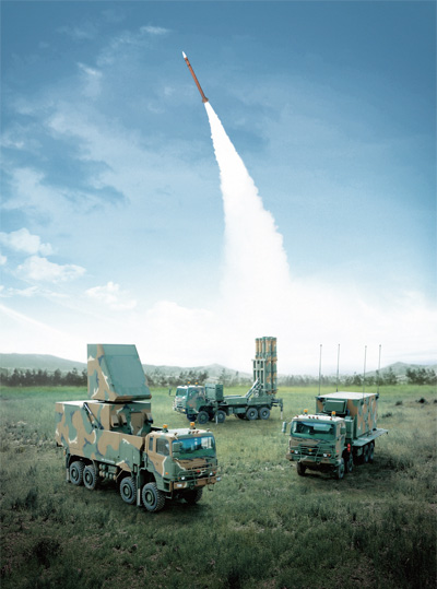 국방과학연구소가 개발한 중거리 지대공 유도무기 천궁 발사 장면
