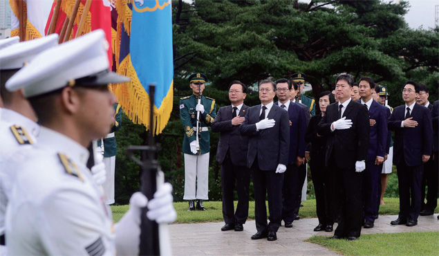문재인 대통령은 광복절 경축식 경축사와 취임 100일 기자회견을 통해 북한 문제의 평화적 해결을 강조했다.