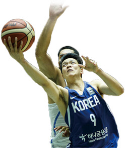 2017국제농구연맹아시아컴 8강전 한국 대 필리핀 경기에서 김선형이 레이업슛을 하고 있다.
