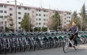 경남 창원시의 신형 '누비자' 자전거를 이용 중인 시민
