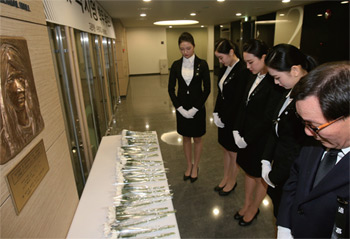세월호에서 승객 탈출을 돕다 숨진 승무원 박지영 씨를 기리는 추모제 현장
