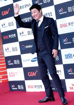 부일영화상 남우주연상을 수상한 배우 송강호