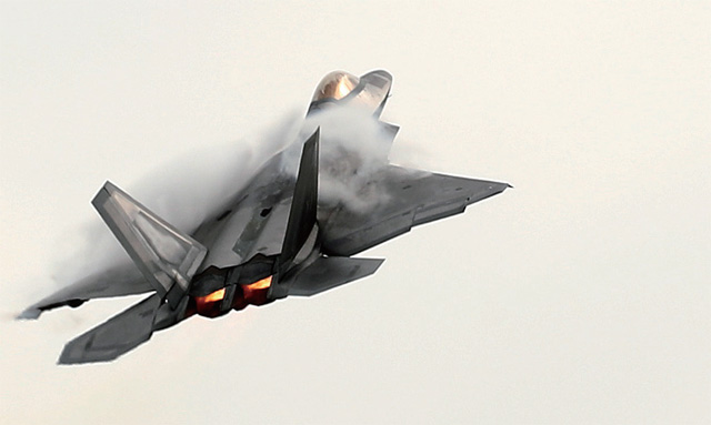 F-22의 공중기동 장면