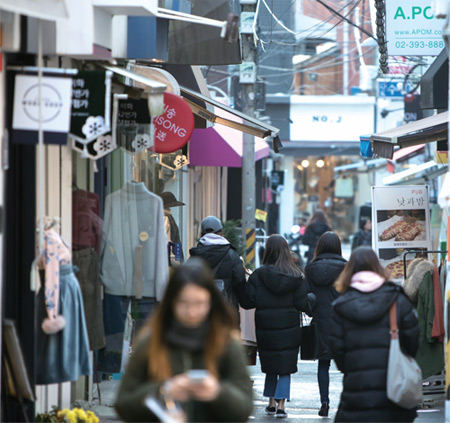 서울 서대문구 이화여대 정문 옆 이화52번가 전경