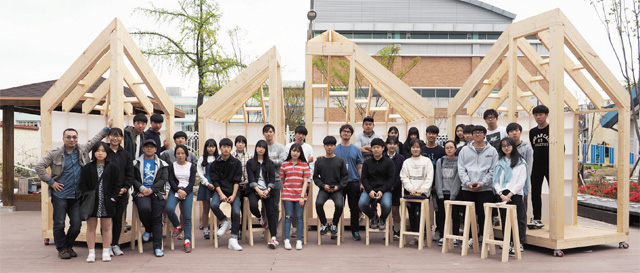 예가람길 일대에서 공연무대로 사용되고 있는 파빌리온 