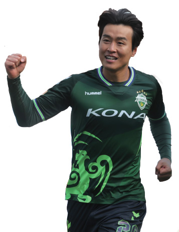 3월 1일 오후 전주월드컵경기장에서 열린 KEB하나은행 K리그 2018 전북 현대와 울산 현대의 경기. 전북 이동국이 첫 골을 성공시키고 기뻐하고 있다.