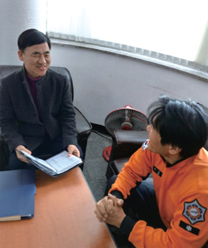 소담팀이 경기북부소방재난본부 소속 소방관들을 대상으로 심리 상담을 실시하고 있는 모습 소담팀이 경기북부소방재난본부 소속 소방관들을 대상으로 심리 상담을 실시하고 있는 모습