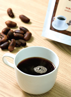 킹 빈으로 만든 음료의 외관은 커피와 크게 다르지 않다.
