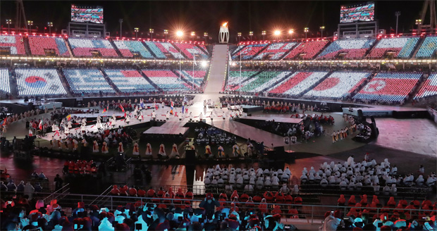 지난 3월 18일 평창 올림픽스타디움에서 열린 2018 평창동계패럴림픽 폐회식에서 각국 국가가 들어오고 있다.