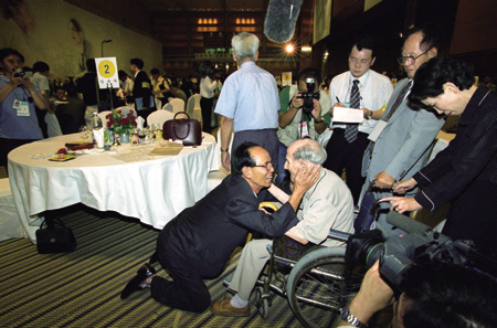 2000년 서울 워커힐에서 열린 남북 이산가족 상봉 모습