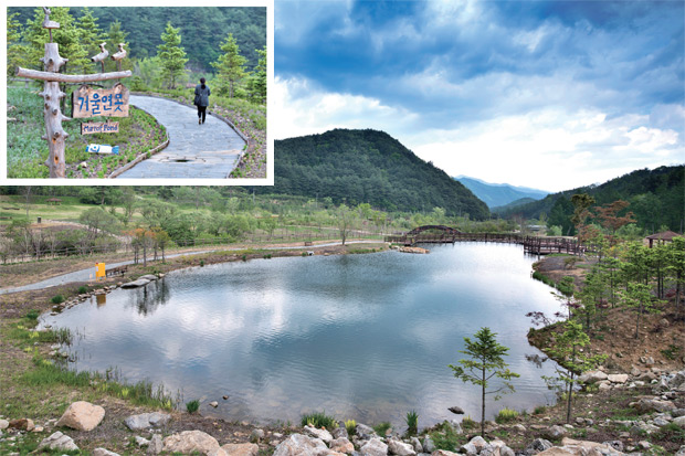 겨울연못은 평지로 이루어져 있어 쉬엄쉬엄 걸으며 주변을 감상하기에 좋다 겨울연못은 평지로 이루어져 있어 쉬엄쉬엄 걸으며 주변을 감상하기에 좋다