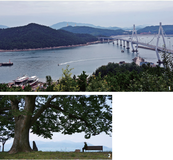 남서쪽 끝자락에 자리한 녹동항, 소록대교