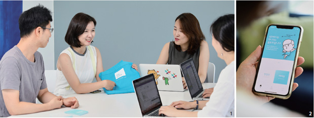 경기 성남시 판교에 위치한 생활연구소 본사 사무실에서 직원들과 청소연구소 매니저들이 사용하는 앞치마를 놓고 이야기를 나누는 연현주 대표. 생활연구소는 11명의 직원들이 회원 6만 명, 2200명의 매니저(가사도우미)를 보유한 앱 기반 청소중개서비스 ‘청소연구소’를 총괄 관리한다. 경기 성남시 판교에 위치한 생활연구소 본사 사무실에서 직원들과 청소연구소 매니저들이 사용하는 앞치마를 놓고 이야기를 나누는 연현주 대표. 생활연구소는 11명의 직원들이 회원 6만 명, 2200명의 매니저(가사도우미)를 보유한 앱 기반 청소중개서비스 ‘청소연구소’를 총괄 관리한다.