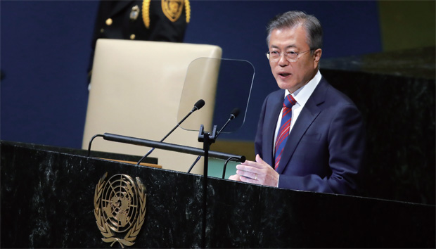 문재인 대통령이 9월 26일(현지 시간) 미국 뉴욕 유엔본부에서 열린 제73차 유엔총회에서 기조연설을 하고 있다. 문재인 대통령이 9월 26일(현지 시간) 미국 뉴욕 유엔본부에서 열린 제73차 유엔총회에서 기조연설을 하고 있다.