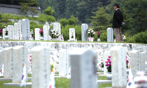 서울 동작구 국립서울현충원의 참배객