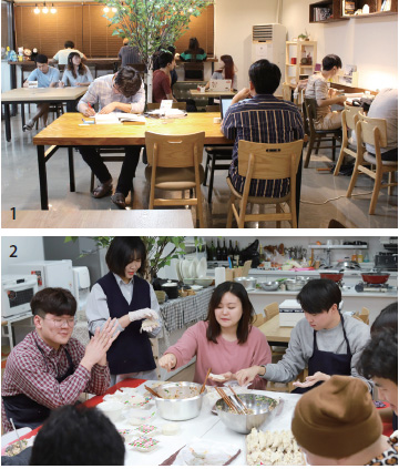 2층 청춘홀에서 청년들이 자유롭게 개인 작업·스터디를 하고 있다.