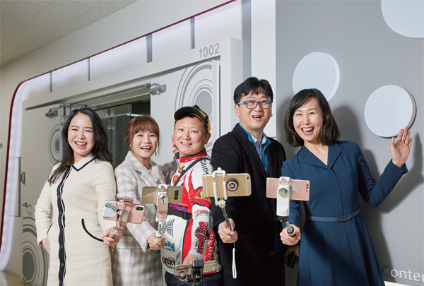 방송콘텐츠진흥재단은 풍부한 삶의 지혜와 경험을 보유한 시니어, 다문화, 경력단절여성, 귀농귀촌 청년 등 다양한 계층으로 대상을 특화해 1인 크리에이터 양성을 꾀하고 있다.