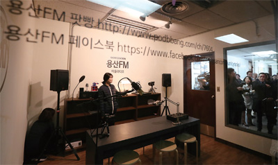 ‘용산FM’ 부스는 용산 주민들의 이야기를 직접 듣기 위한 공간으로 조성돼 있다.