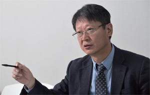 서울시 기후환경본부 녹색에너지과에서 태양광사업팀을 이끌고 있는 어용선 팀장
