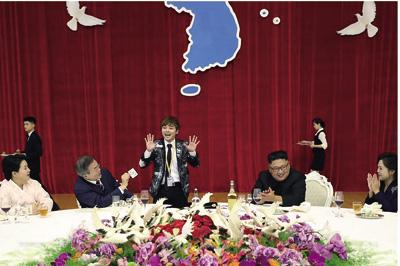 두 정상 사이에서 텔레파시 마술을 선보이고 