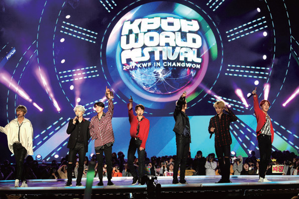 방탄소년단은 한국어 가사를 고수하며 대중문화 한류의 한축으로 자리 잡았다. 방탄소년단은 한국어 가사를 고수하며 대중문화 한류의 한축으로 자리 잡았다.