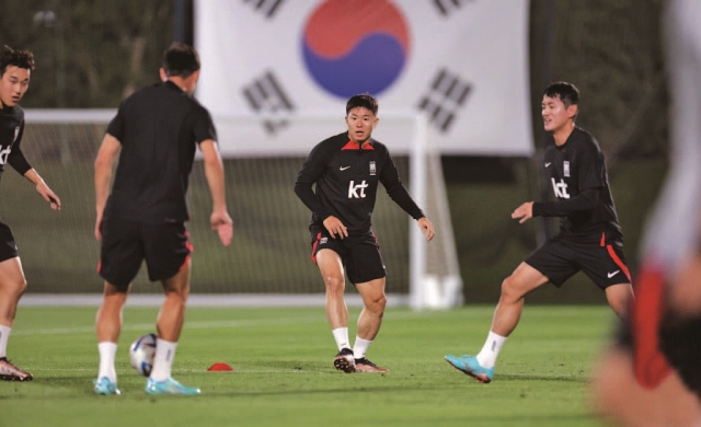 2022 카타르월드컵 축구국가대표팀 선수들이 11월 15일 카타르 도하에서 현지 적응훈련을 하고 있다.│대한축구협회