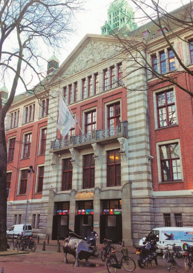 세계 최초의 증권거래소인 암스테르담 증권거래소 ©Zandcee 