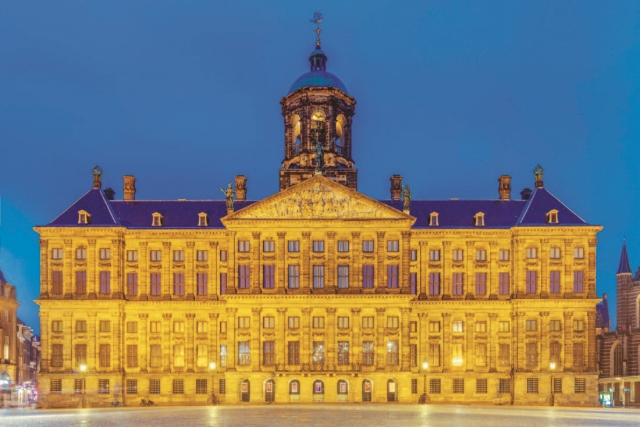 17세기 네덜란드 황금시대의 영화(榮華)를 간직한 암스테르담 왕궁 ©Diego Delso, License CC-BY-SA│ wikipedia commons, public domain
