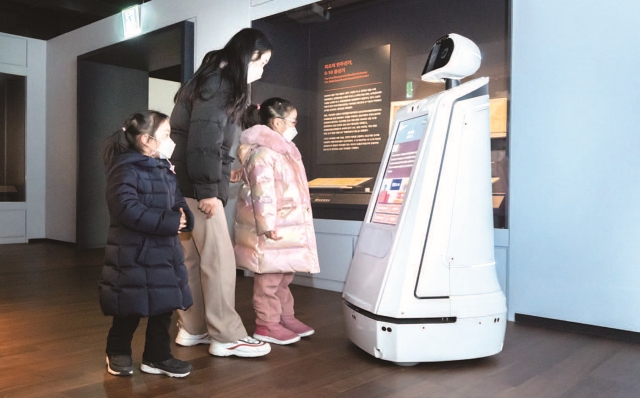 서울 여의도 국회 내에 있는 국회박물관은 2022년 인공지능 로봇 큐아이를 &lsquo;로봇 공무원&rsquo;으로 정식 임명했다. 사진 C영상미디어
