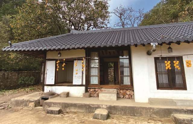 경북 군위군 우보면은 영화 <리틀 포레스트>의 촬영지이다. 사진은 영화 속 주인공 혜원의 집.