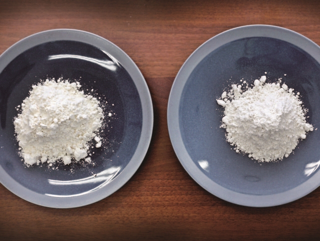 밀가루(사진 왼쪽)와 가루쌀을 제분한 쌀가루. 단번에 구별하기 힘들 만큼 색이나 입자가 비슷하다. 사진 C영상미디어
