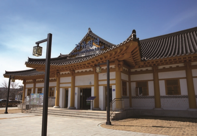 김유정역은 우리나라에서 유일하게 사람 이름을 딴 역이다. 