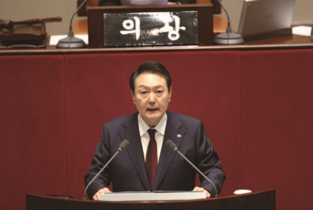 윤석열 대통령이 2022년 10월 25일 국회에서 시정연설을 하고 있다. 사진 뉴시스