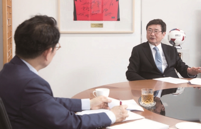 박보균 문화체육관광부 장관이 화제가 되고 있는 &lsquo;우리 대통령들의 이야기&rsquo; 전시에 대해 기획 의도를 설명하고 있다.