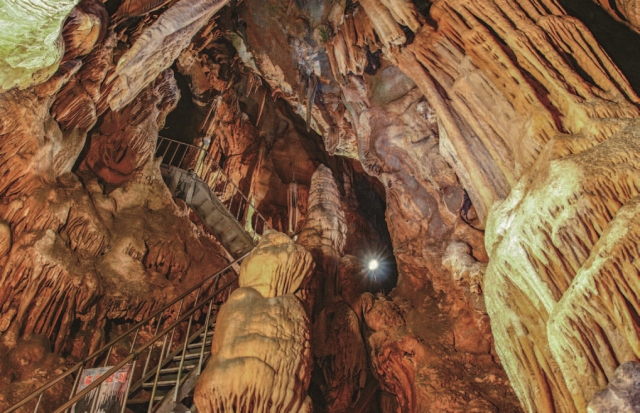 4억 년의 신비를 품은 고수동굴을 제대로 보려면 약 2시간이 걸린다.