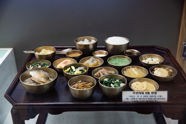 음식디미방 체험관에서는 조선시대 9첩반상을 볼 수 있다.