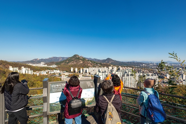 전망대에 오르면 널찍한 서울 풍경을 한 눈에 담을 수 있다. 사진 C영상미디어